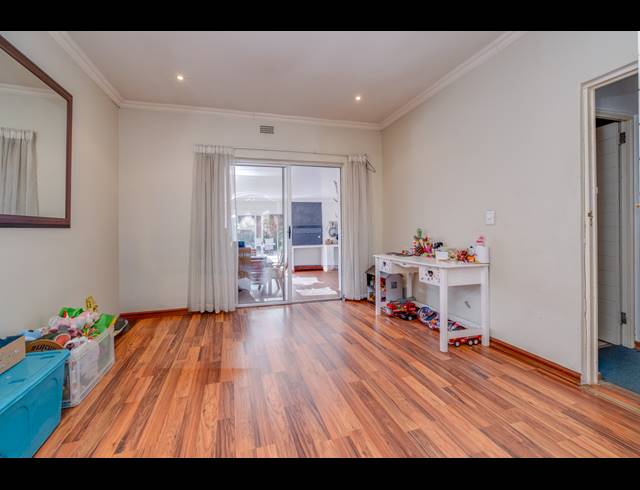5 BEDROOM HOUSE FOR SALE IN FONTAINEBLEAU